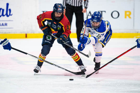 Djurgårdens Sofie Lundin och Leksands Phoebe Staenz