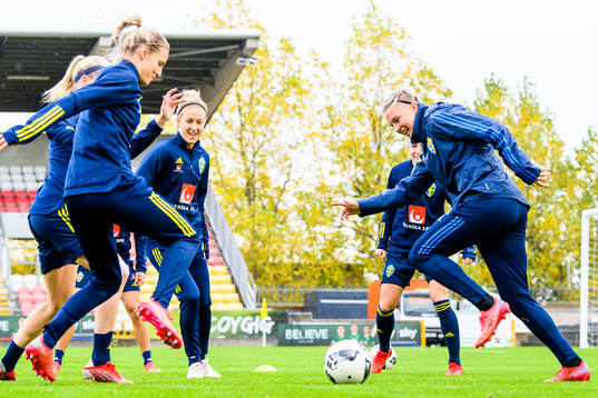 Lina Hurtig and Rebecka Blomqvist of the Swedish women's