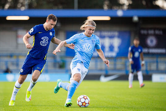 Harvey Vale of Chelsea and Sebastian Nanasi of Malmö FF
