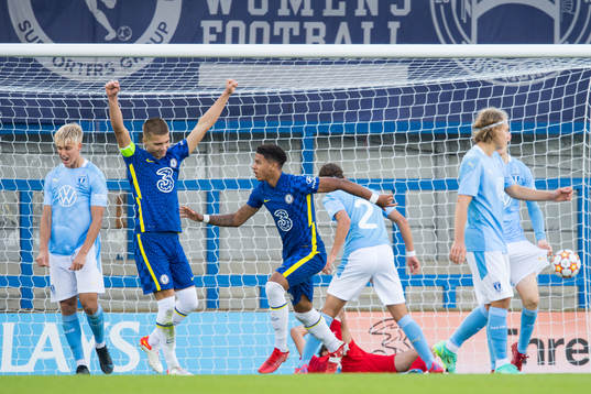 Bryan Fiabema of Chelsea celebrates