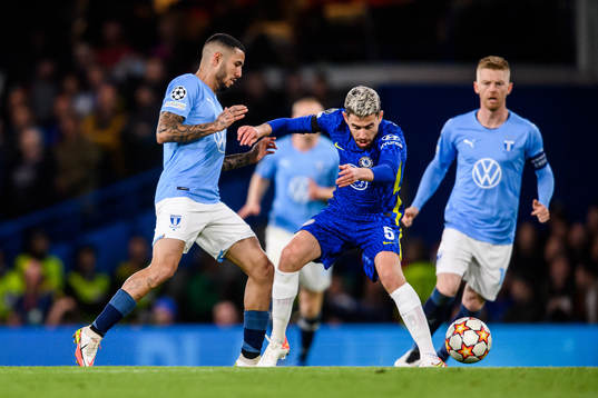 Sergio Pena of Malmö FF and Jorginho of Chelsea