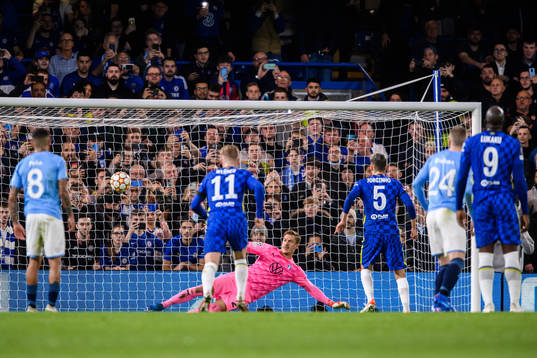 Jorginho of Chelsea scores 2-0