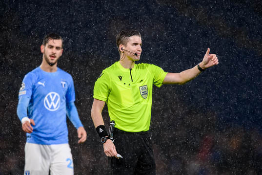 Referee François Letexier