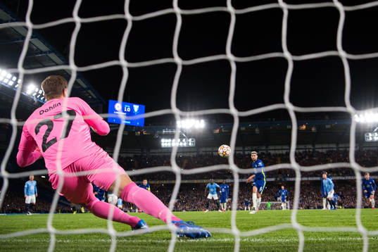Jorginho of Chelsea scores 2-0