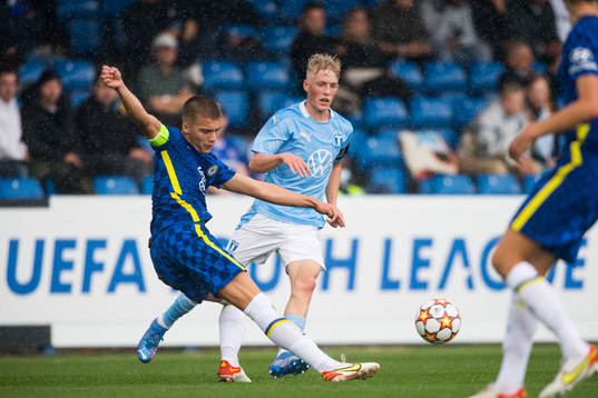 Alfie Gilchrist of Chelsea and Melker Widell of Malmö FF