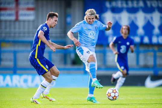 Harvey Vale of Chelsea and Sebastian Nanasi of Malmö FF