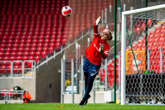 Goalkeeper Guro Pettersen of the Norwegian women's national