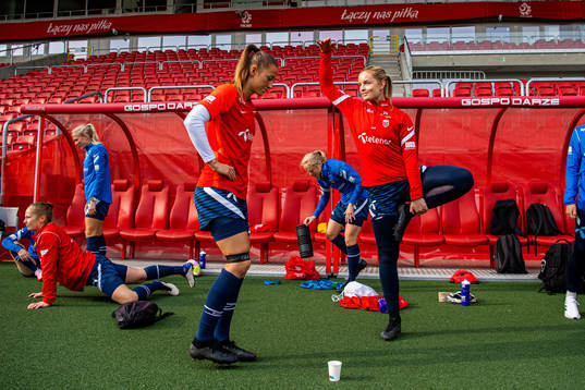 Goalkeepers Cecilie Fiskerstrand and Guro Pettersen of the