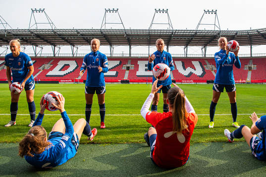 Amalie Vevle Eikeland, Lisa Fjeldstad Naalsund, Anja