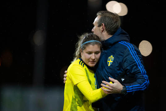 Loreta Kullashi and Martin Möller, head coach celebrates