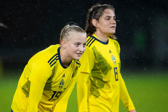 Wilma Carlsson and Sarah Mellouk of Sweden