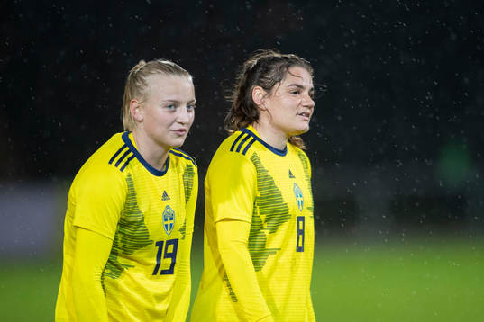 Wilma Carlsson and Sarah Mellouk of Sweden