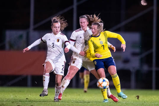 Cornelia  Kapocs of Sweden against the Mathys Jasmien and