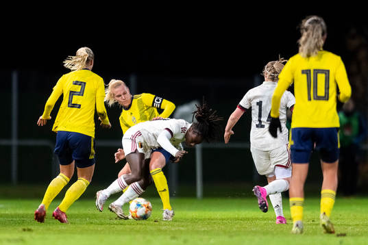 Josefine Rybrink of Sweden and Fon Welma of Belgium