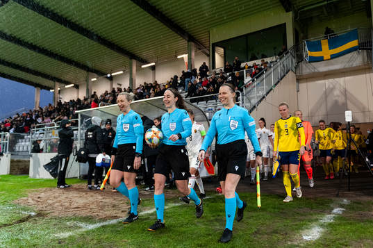 Players enter the Österås IP
