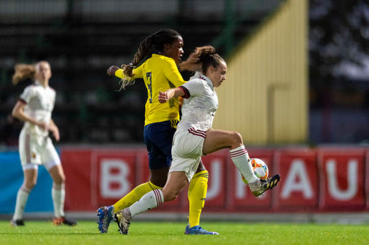 Evelyn Ijeh of Sweden and Mathys Jasmien of Belgium