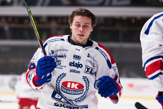 Oskarshamns Emil Lilleberg med en skada på näsan