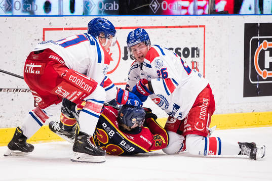 Oskarshamns Johan Johnsson och Lukas Pilö håller ner