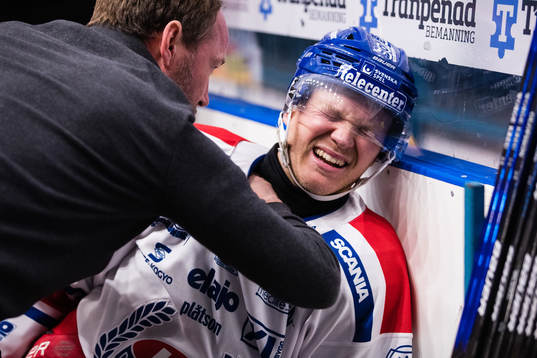 Oskarshamns Johan Johnsson har ont