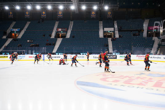 Djurgården värmer upp innan ishockeymatchen i SHL mellan
