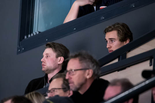 Brynäs Dmytro Timashov t.h och Brynäs John Nyberg t.v på
