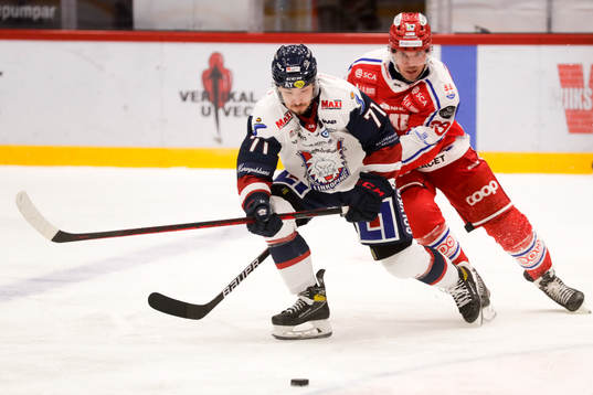 Linköpings  Robrt Lantosi och Timrås Ty Rattie