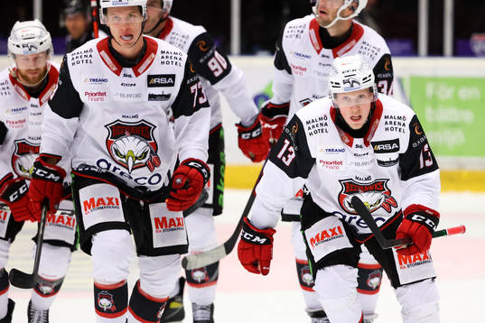 Malmö Redhawks Kalle Östman jublar