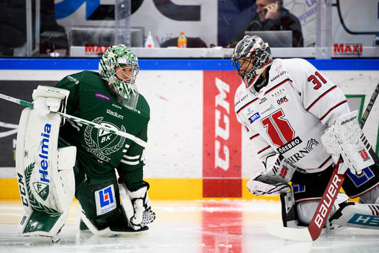 Färjestads målvakt Henrik Haukeland och Örebros målvakt