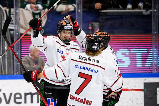 Örebros Leo Carlsson jublar efte 0-1