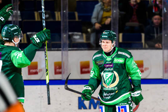 Färjestads Daniel Viksten jublar
