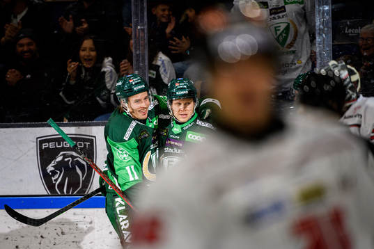 Färjestads Joakim Nygård och Daniel Viksten jublar