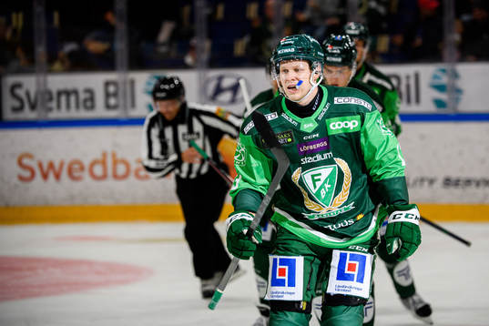 Färjestads Daniel Viksten jublar