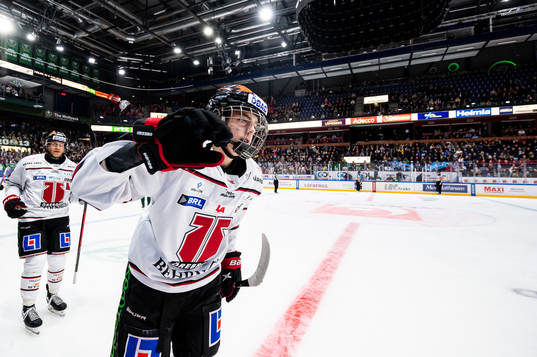Örebros Leo Carlsson jublar