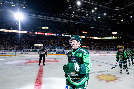 Färjestads Daniel Viksten jublar