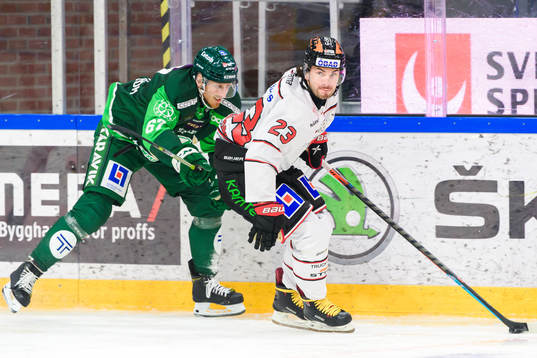 Färjestads Pontus Widerström och Örebros Petr Zámorský