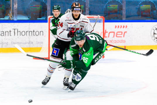 Örebros Jani Lajunenoch Färjestads Jacob de la Rose