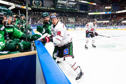 Färjestads Linus Johansson och Örebros Rodrigo Abols