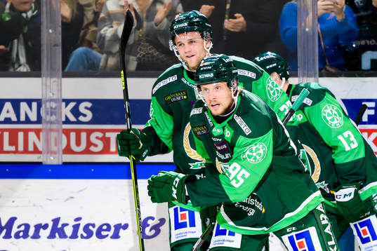 Färjestads Adam Ginning och Jacob de la Rose  jublar