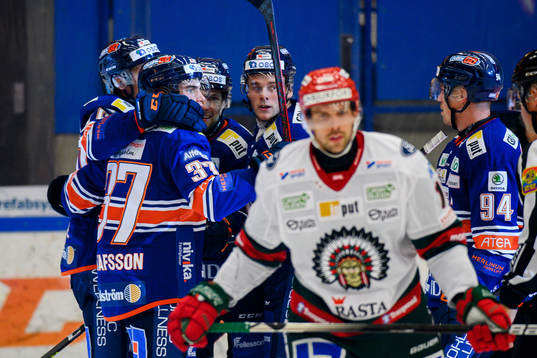 Växjös Glenn Gustafsson jublar