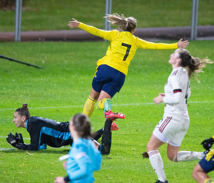 Sveriges Cornelia Kapocs, Linköpings FC, gör 1-0 och