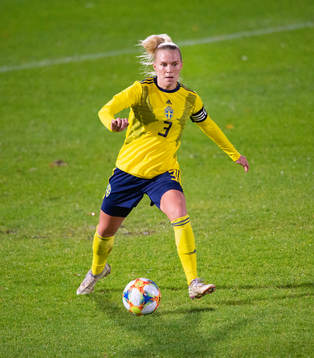 Sveriges Josefine Rybrink i matchen mellan Sverige och