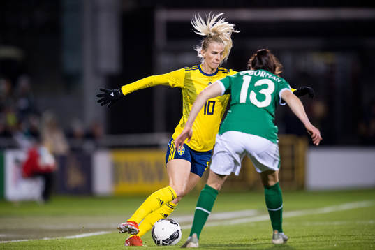 Sofia Jakobsson of Sweden and Áine O'Gorman of Ireland
