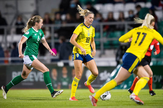 Megan Connolly of Ireland and Fridolina Rolfö of Sweden