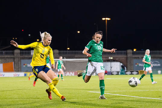 Sofia Jakobsson of Sweden and Áine O'Gorman of Ireland
