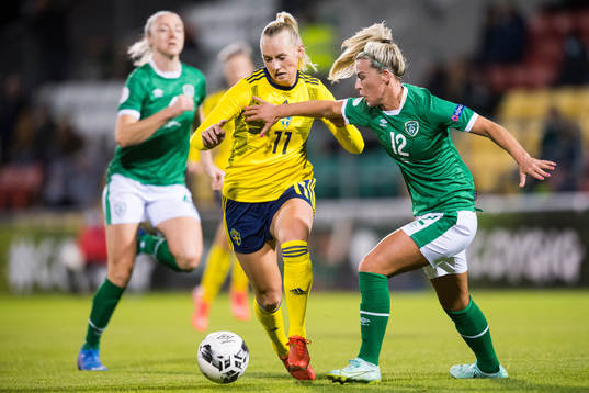 Stina Blackstenius of Sweden and Savannah McCarthy of