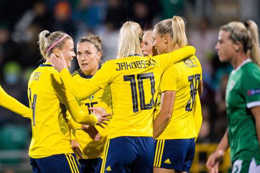 Stina Blackstenius of Sweden celebrate with Hanna Glas,