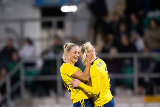 Stina Blackstenius of Sweden celebrate with Fridolina Rolfö