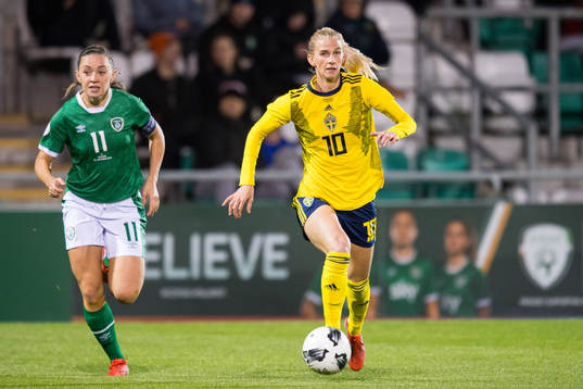 Katie McCabe of Ireland and Sofia Jakobsson of Sweden