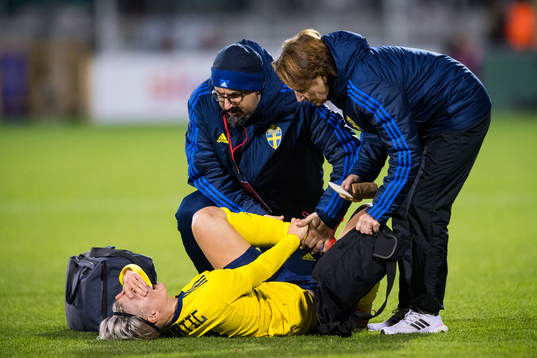 Lina Hurtig of Sweden receives medical treatment of Houman