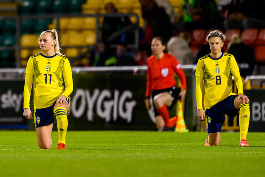 Stina Blackstenius and Lina Hurtig of Sweden takes a knee